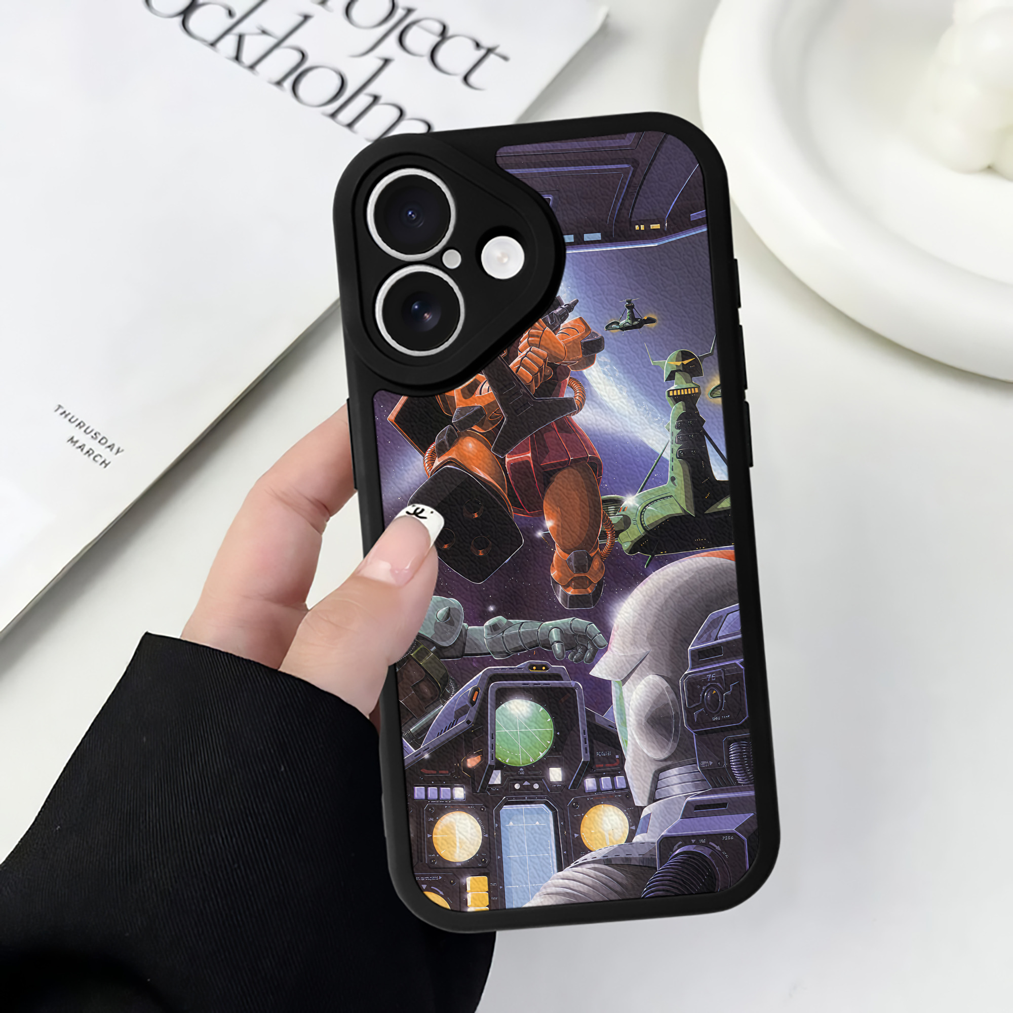 （画像用） 機動戦士ガンダム Mobile Suit Gundam 【iPhone 16シリーズ対応】シリコンスマホケース（レザー調） 材質：シリコン